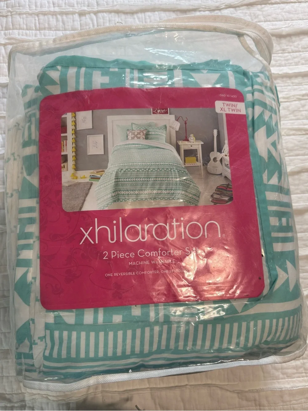 Xhiliration XLTwin 2-Piece Reversible Comforter Set